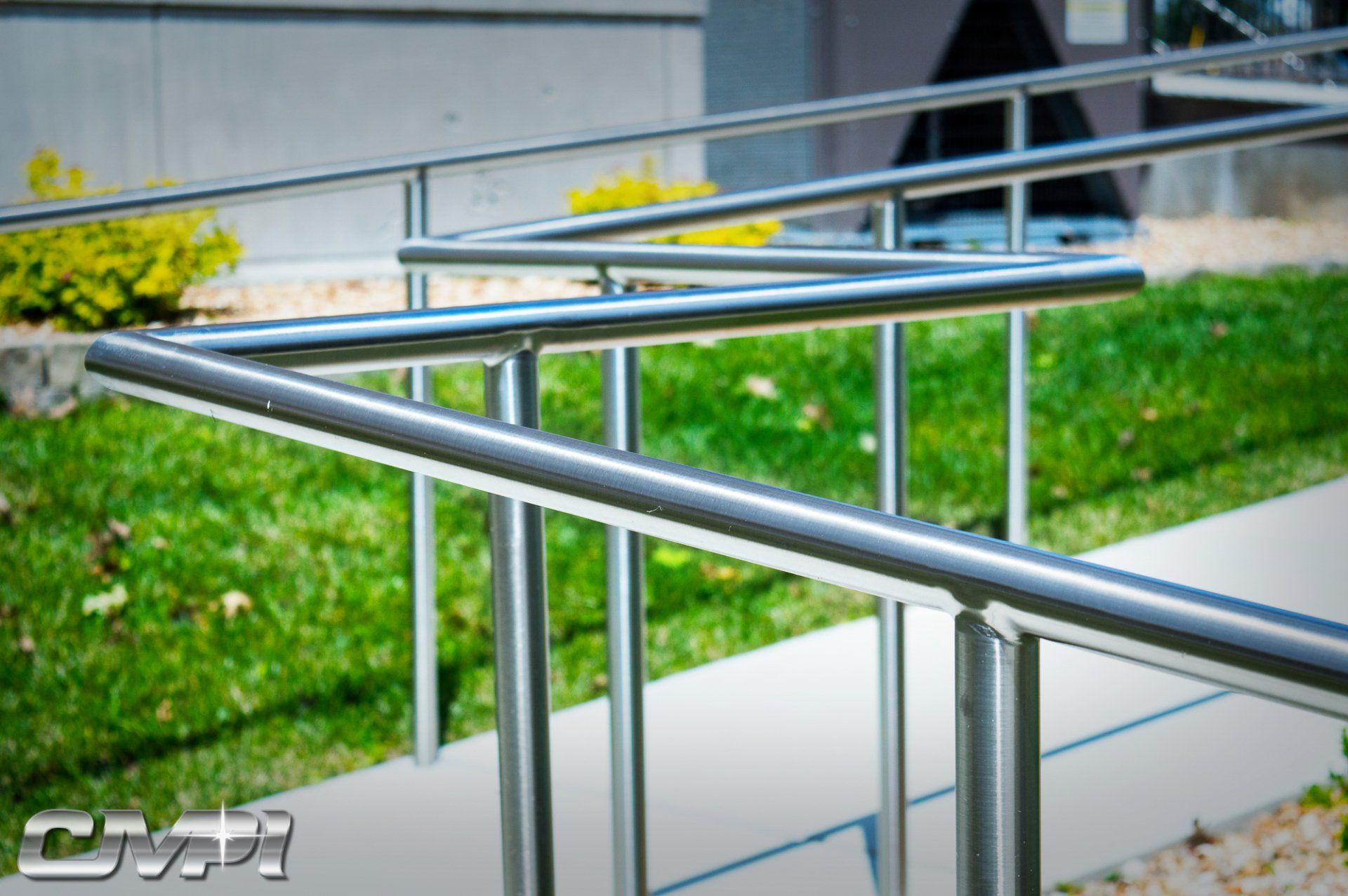 polished stainless steel zig zag single line handrail round bar top rail