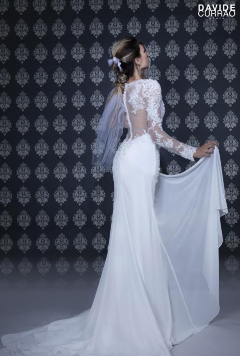 Abito da sposa in pizzo aderente