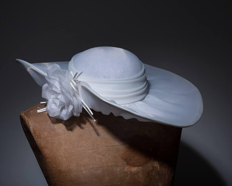 Cappello bianco per sposa