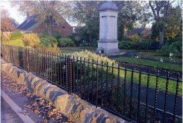 East Bierley War Memorial, Bespoke metal railings