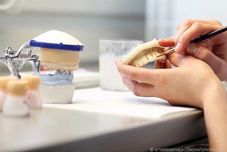 Herstellung von Kronen und Brücken im Dentallabor Herstellung von Kronen und Brücken im Dentallabor