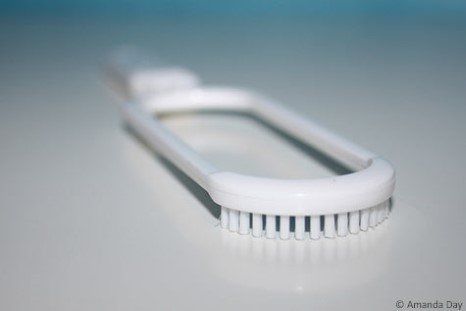 Zungenbelag kann Mundgeruch verursachen. Deshalb regelmäßige Reinigung der Zunge! Zungenbelag kann Mundgeruch verursachen. Deshalb regelmäßige Reinigung der Zunge!