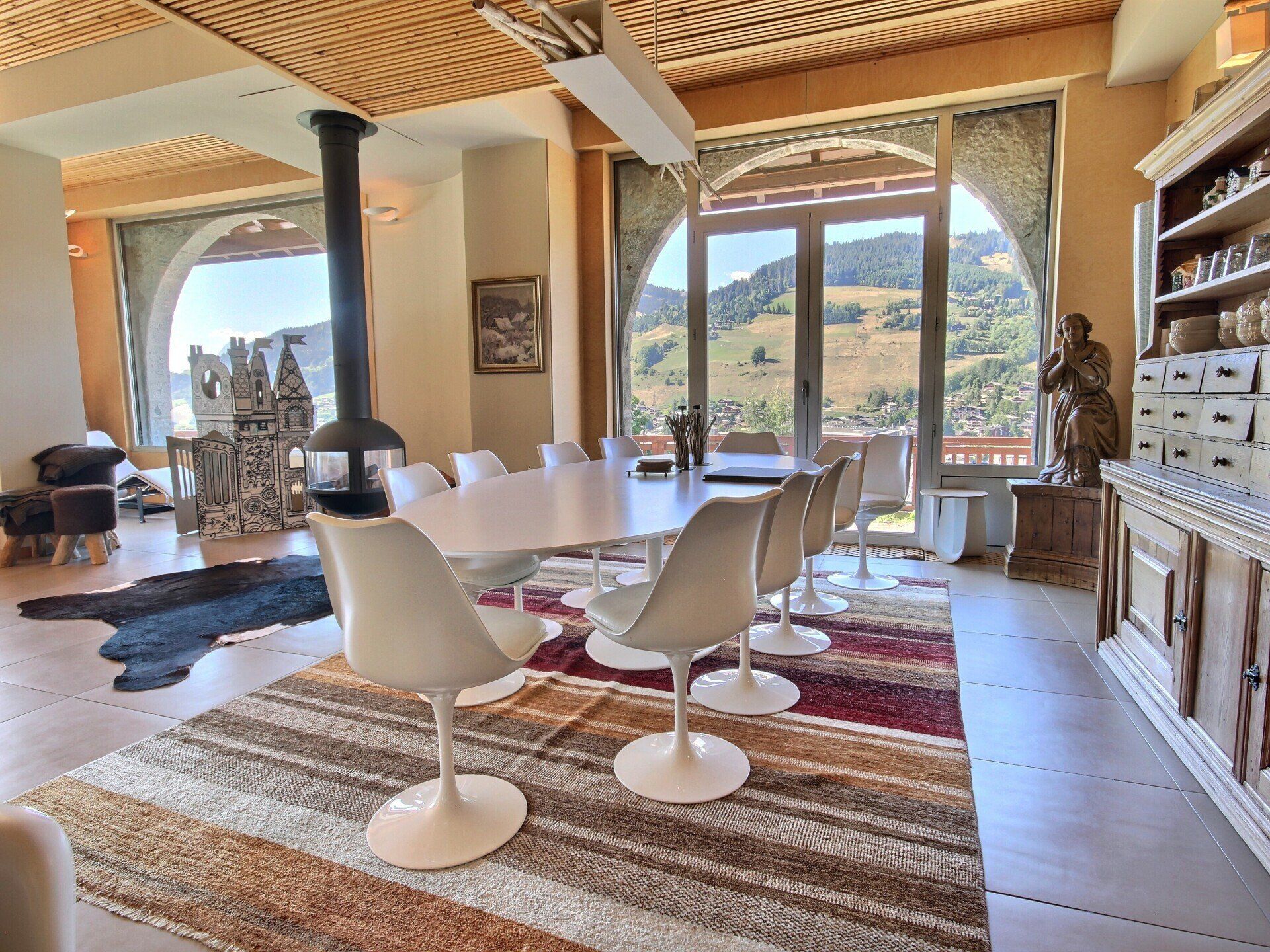 LUXUEUX APPARTEMENT 4 CHAMBRES AVEC JARDIN, MEGÈVE ZONE CENTRALE