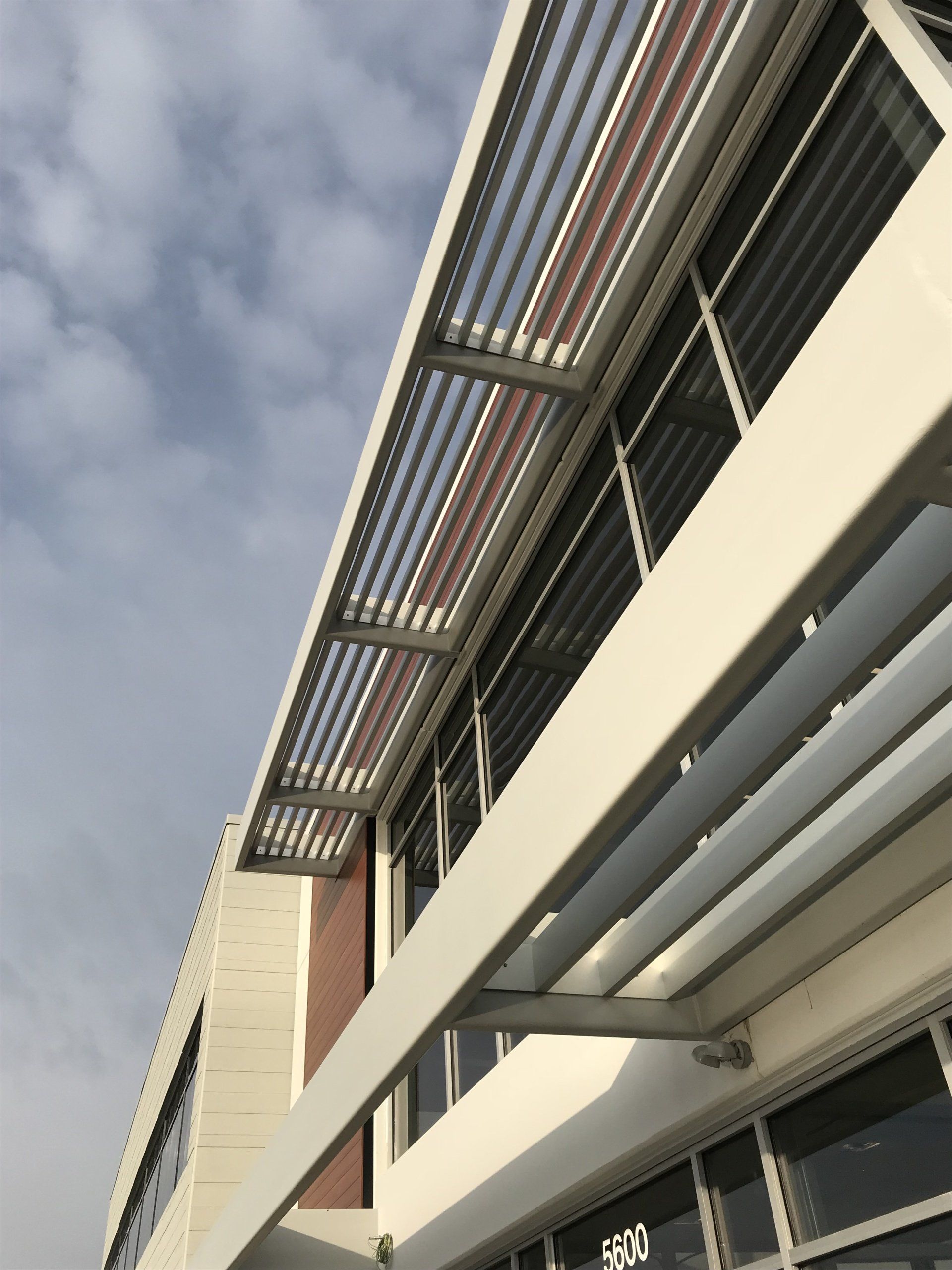 A building with the number 5800 on it