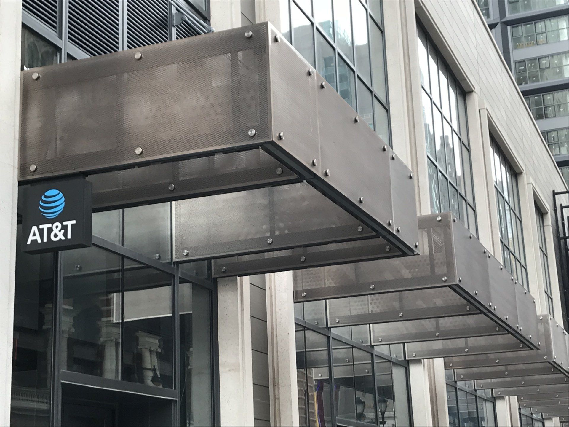 A building with a canopy and a sign that says at & t