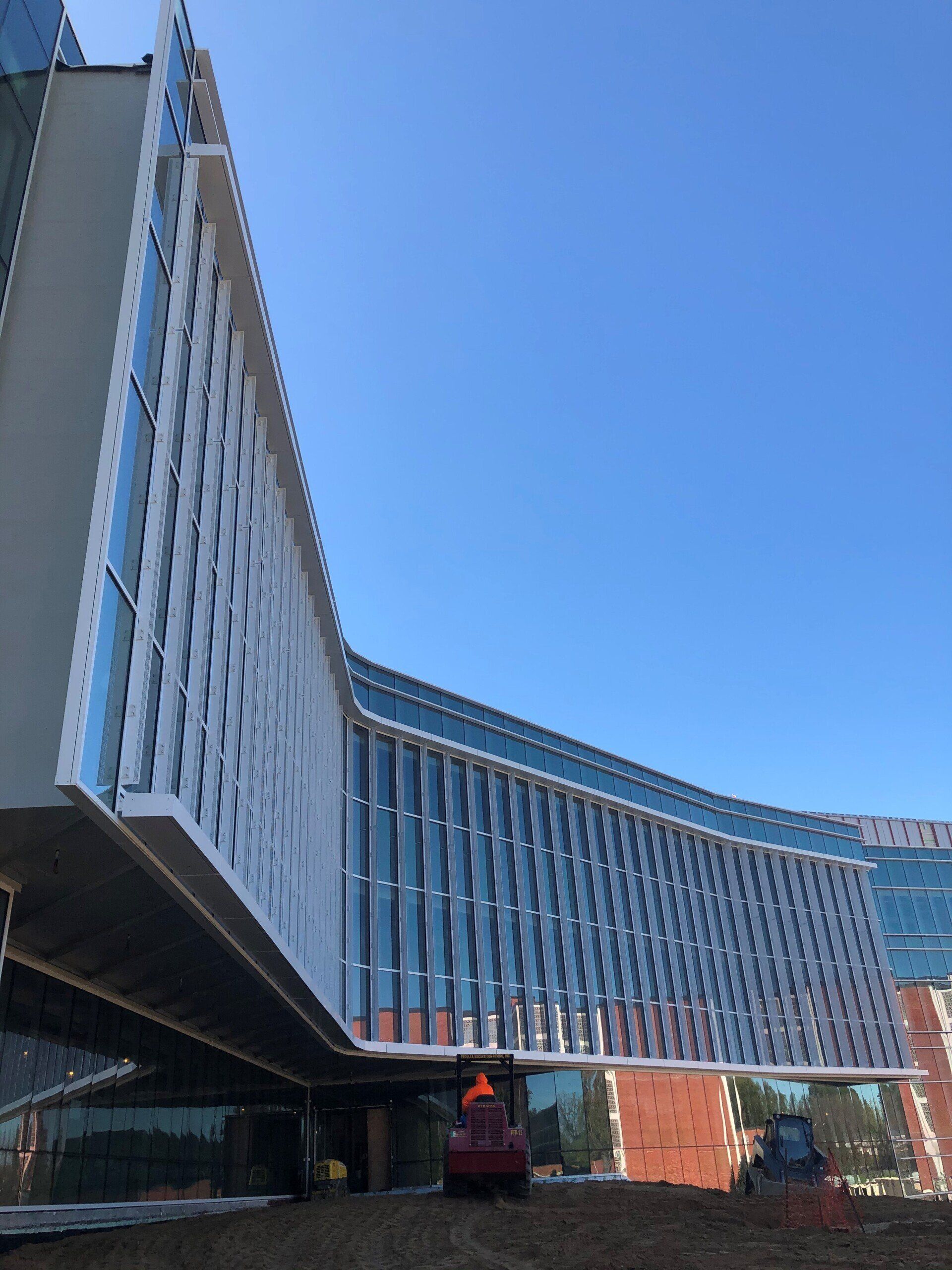 A large building with a lot of windows and a blue sky in the background