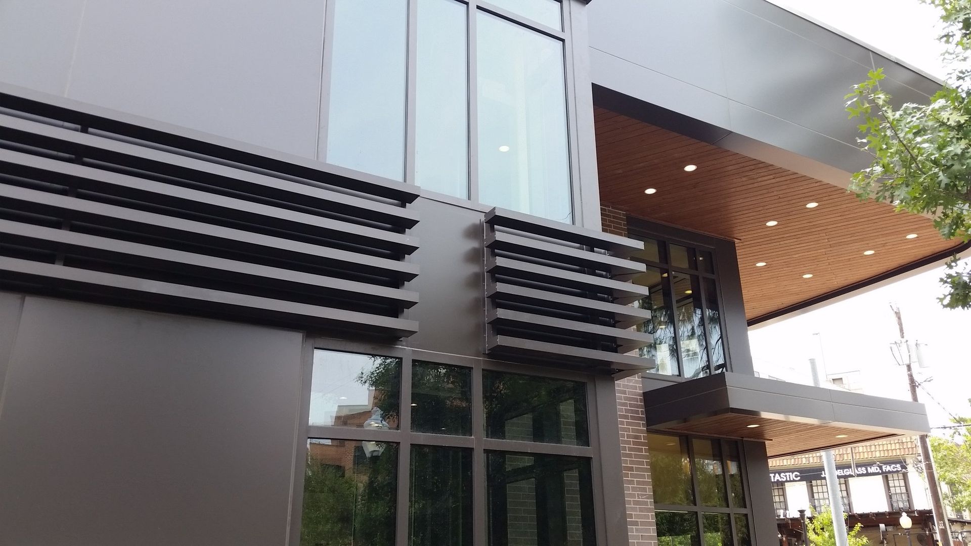 A large building with a lot of windows and a roof.