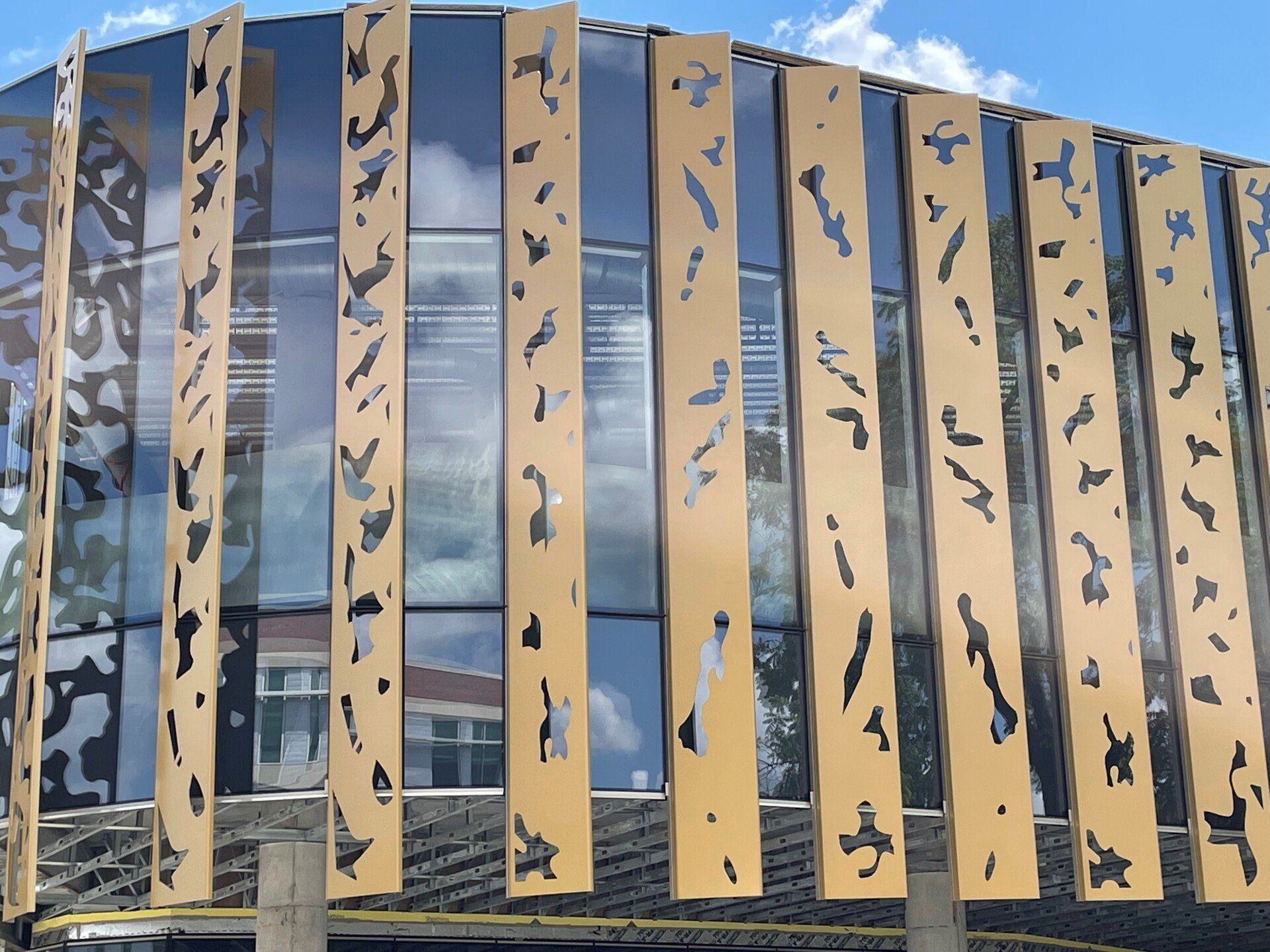 A building with a lot of windows and a lot of columns
