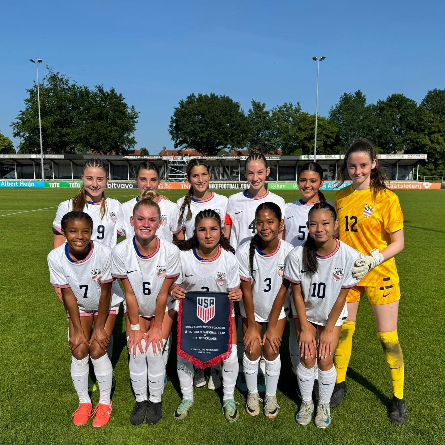 Gigi Zuniga and Kiyomi Yoshimura pose with US Youth National Team teammates