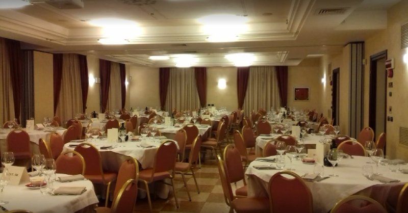 sala interna del restaurante para banquetes y ceremonias
