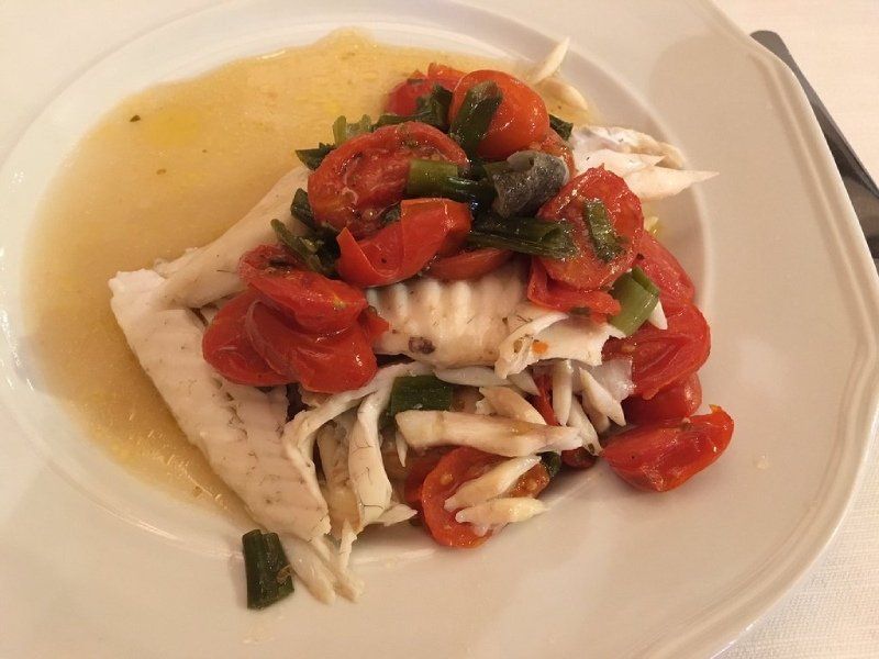 Zackenbarsch mit Kirschtomaten