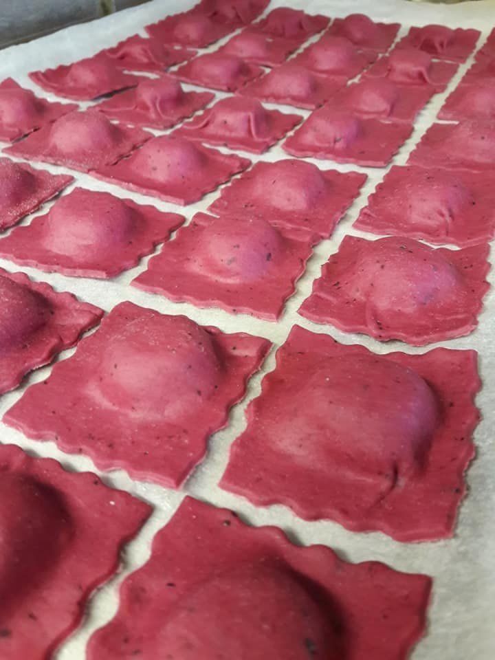 ravioli con barbabietola