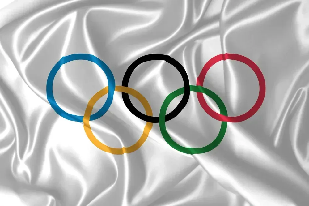 A white flag with the olympic rings on it