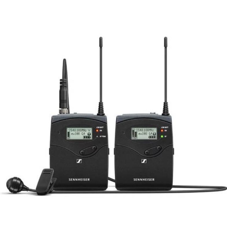 une paire de micros sans fil sennheiser sur fond blanc