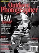 la couverture d' un magazine de photographe extérieur avec une photo en noir et blanc d' un couple .