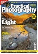 la couverture d' un magazine de photographie pratique montre comment utiliser la lumière .