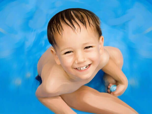 un petit garçon nageant dans une piscine et souriant .