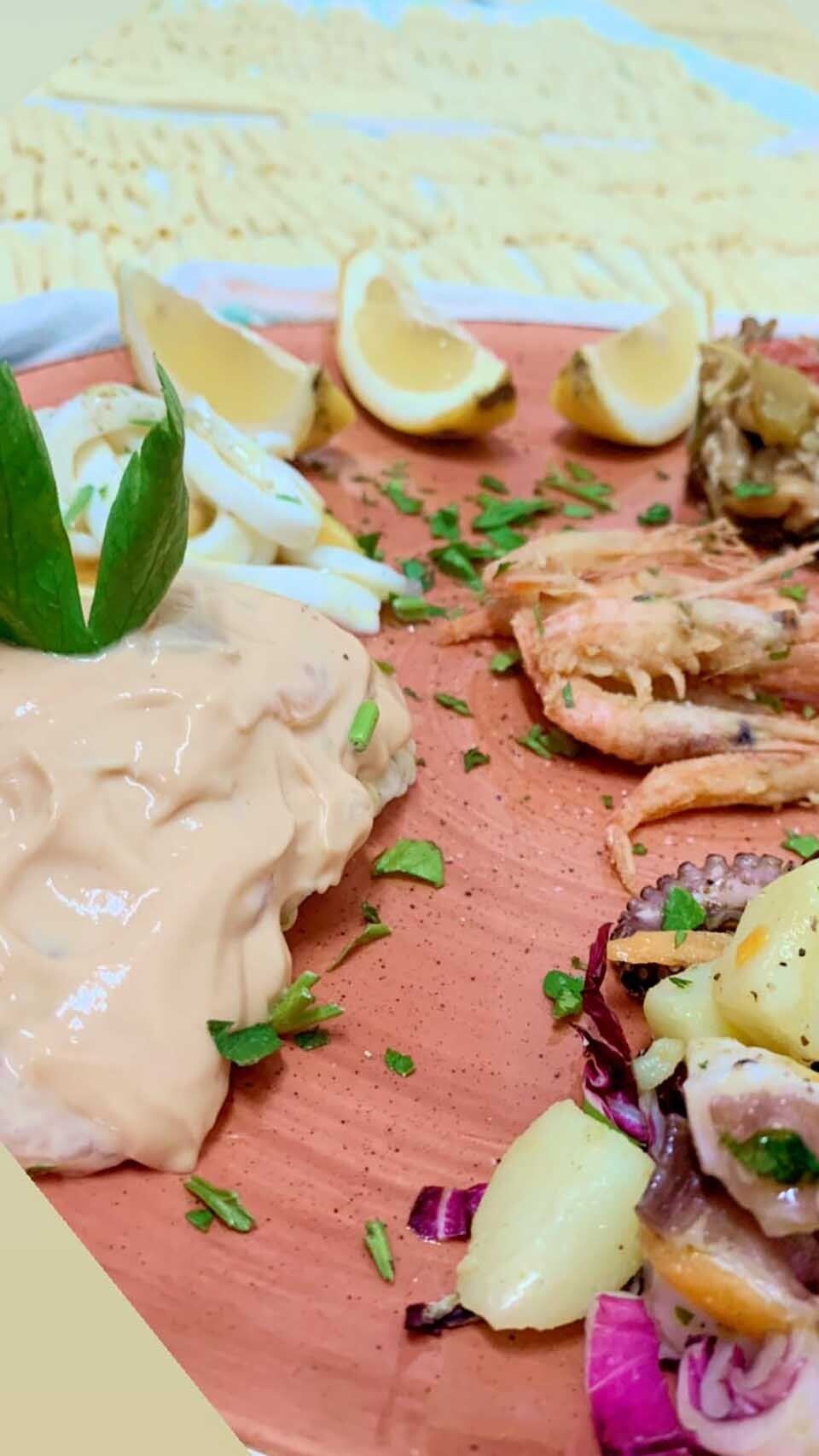 piatto di pesce marinato