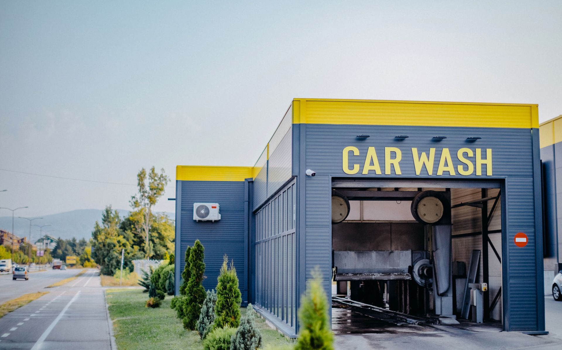 A car wash with a car parked in front of it.