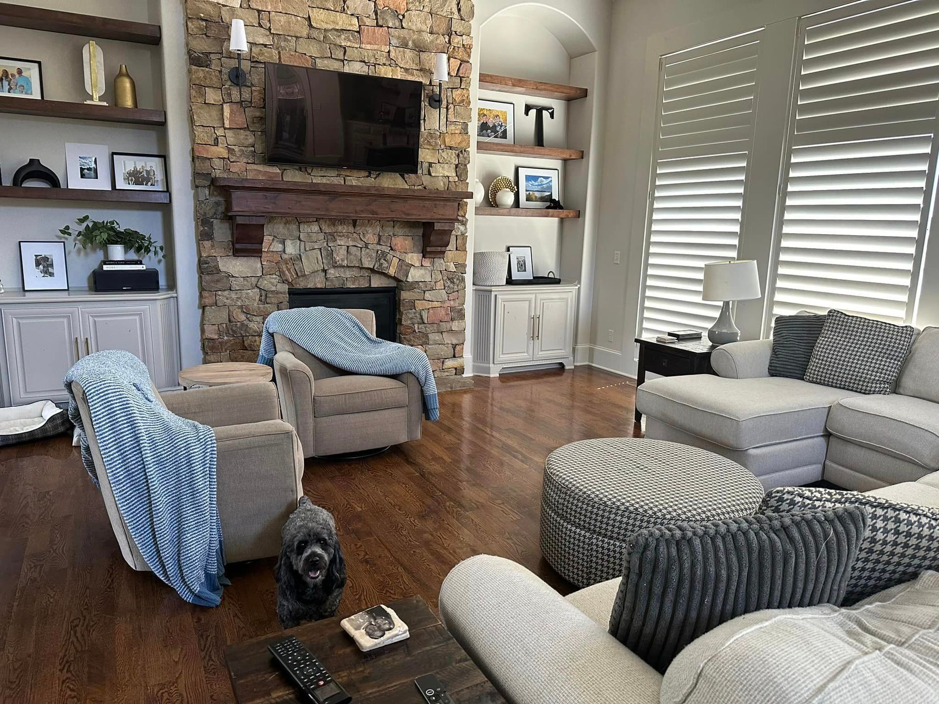A living room filled with furniture and a fireplace.