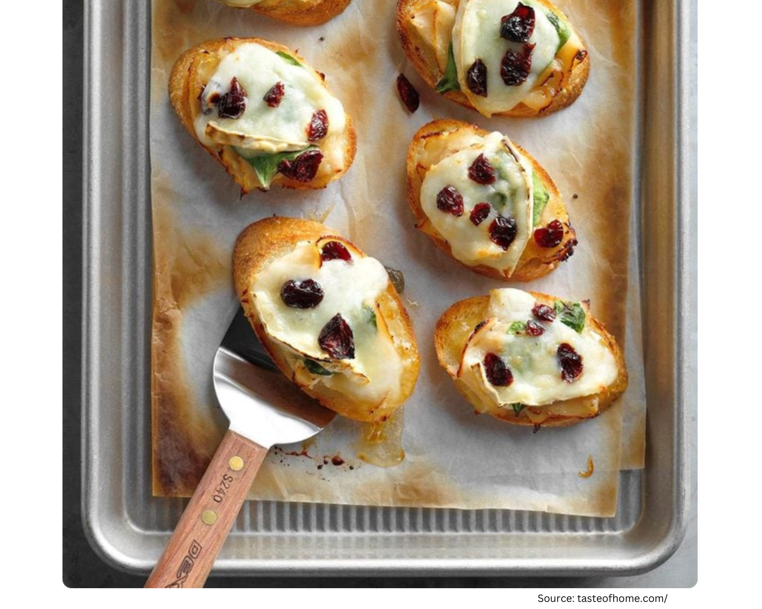 Roasted Chicken and Brie Holly Mini Bites
