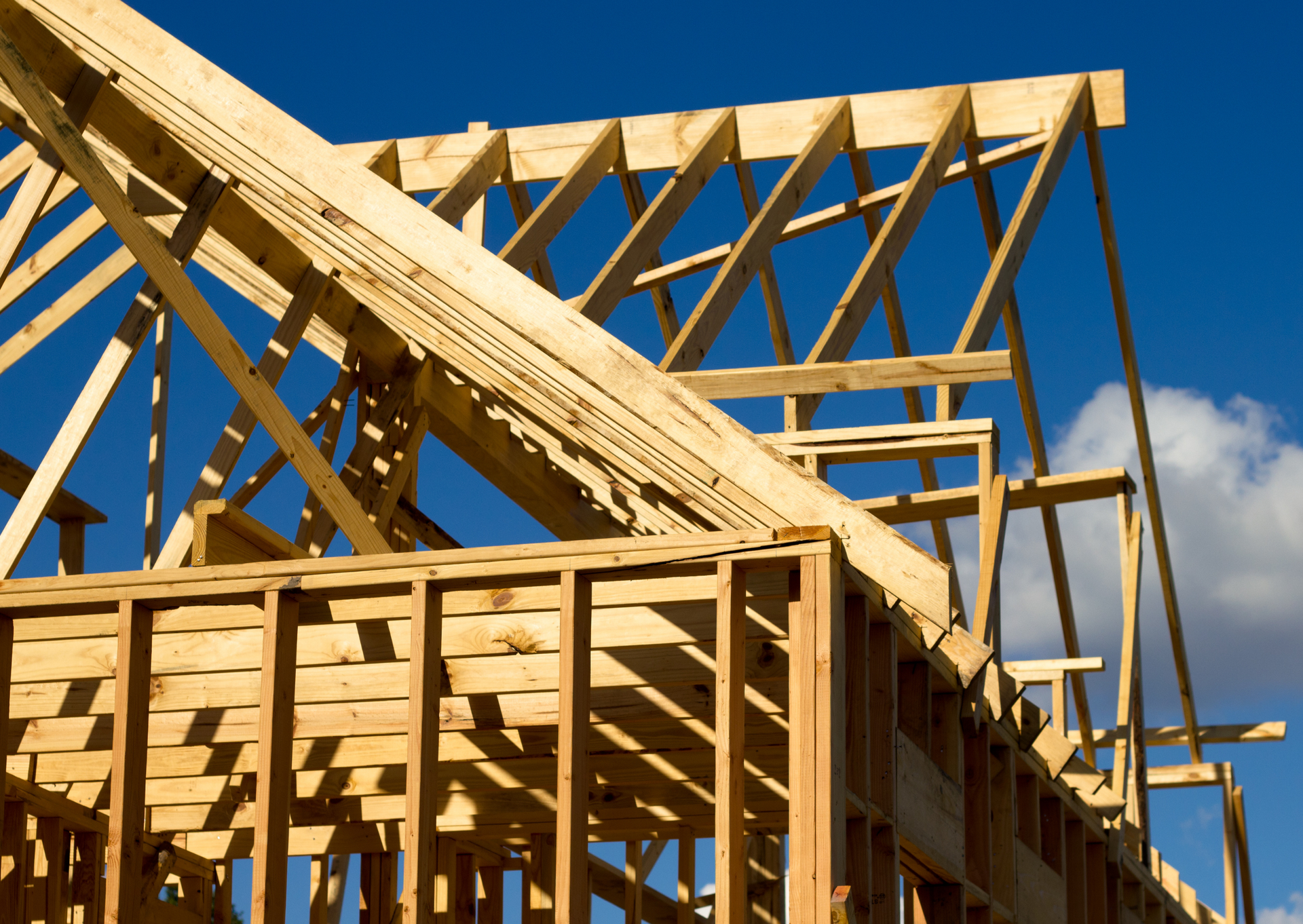A house is being built with a blue sky in the background