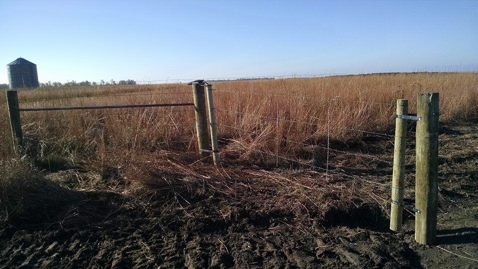 Grunge wooden fence — fencing in Volin, SD