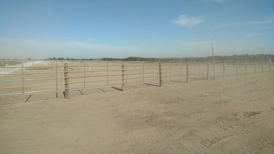 Dusty wooden fence — fencing in Volin, SD