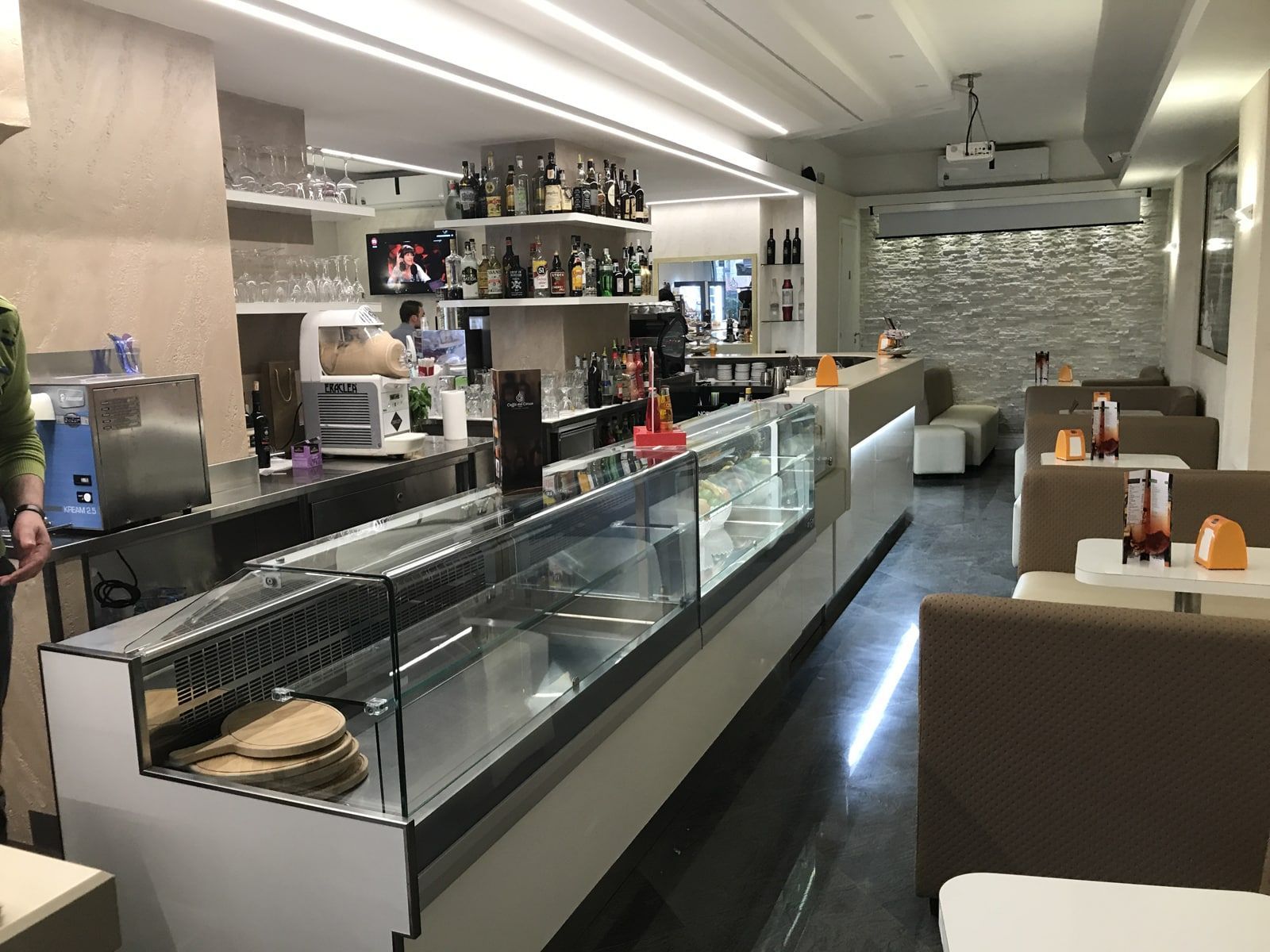 interno bar 11
