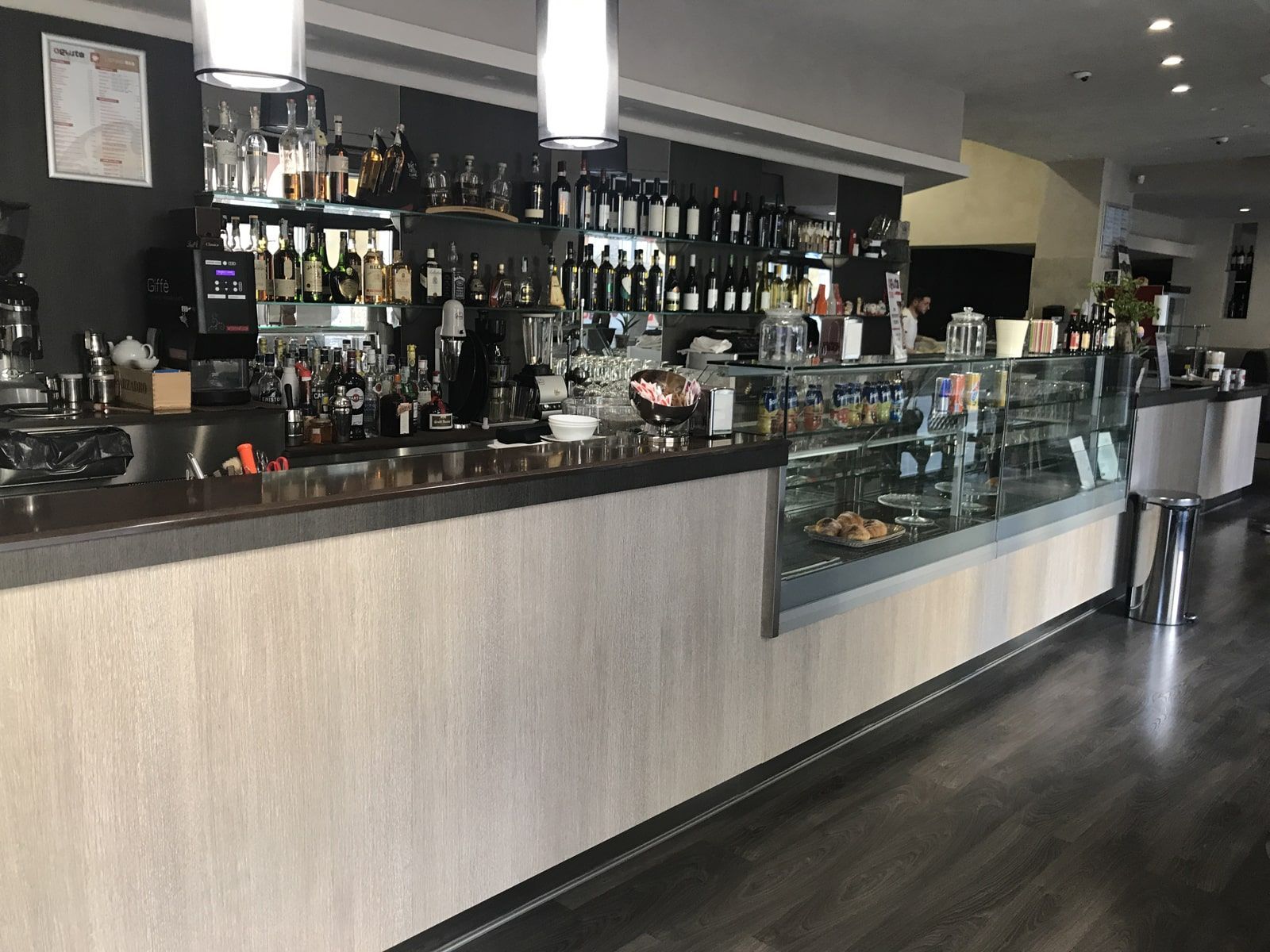 interno bar 6
