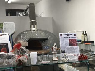 interno pizzeria 8