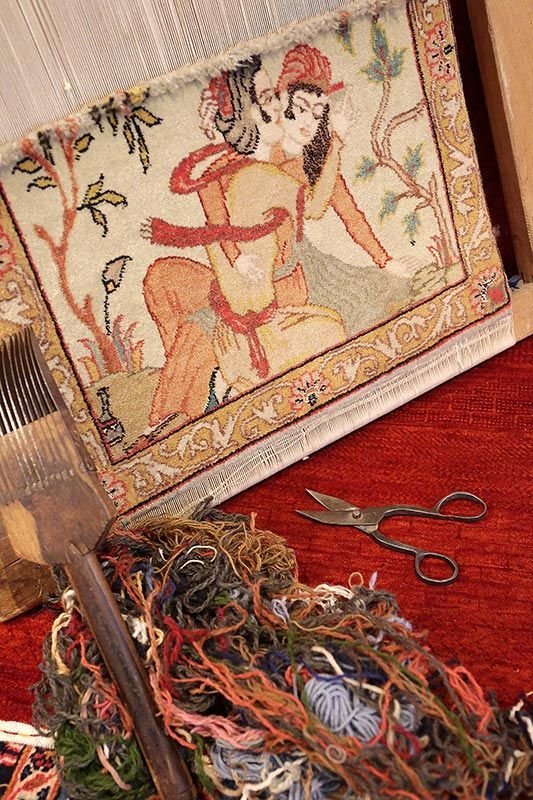 strumenti e materiali per restauro tappeti