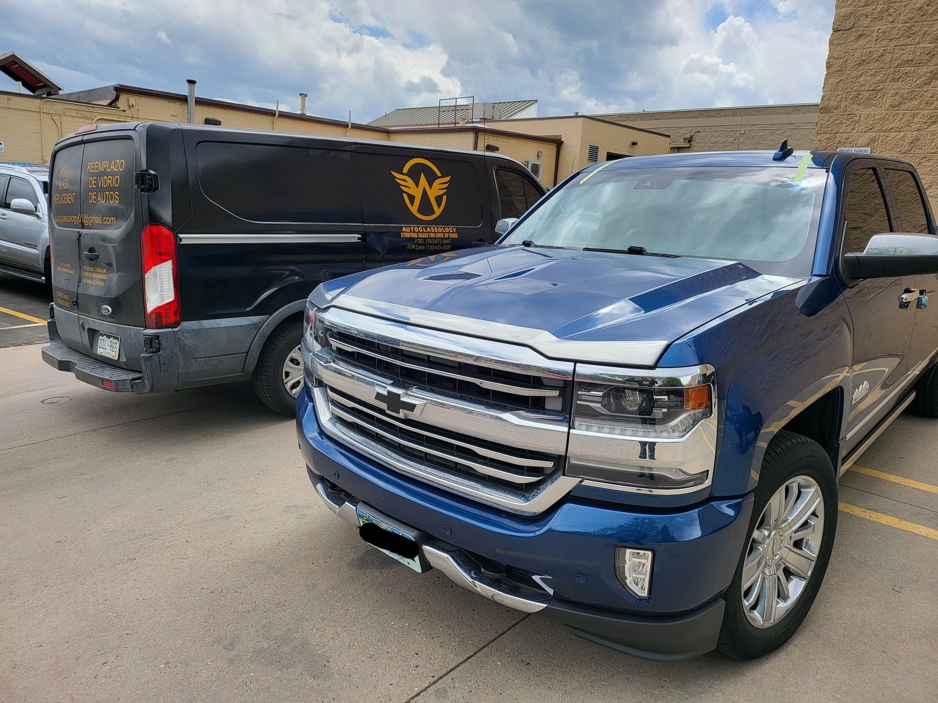 Mobile auto glass repair in Denver, CO