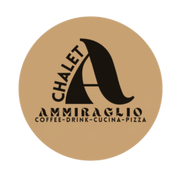 Logo per Chalet Ammiraglio: cerchio marrone chiaro con testo nero e una