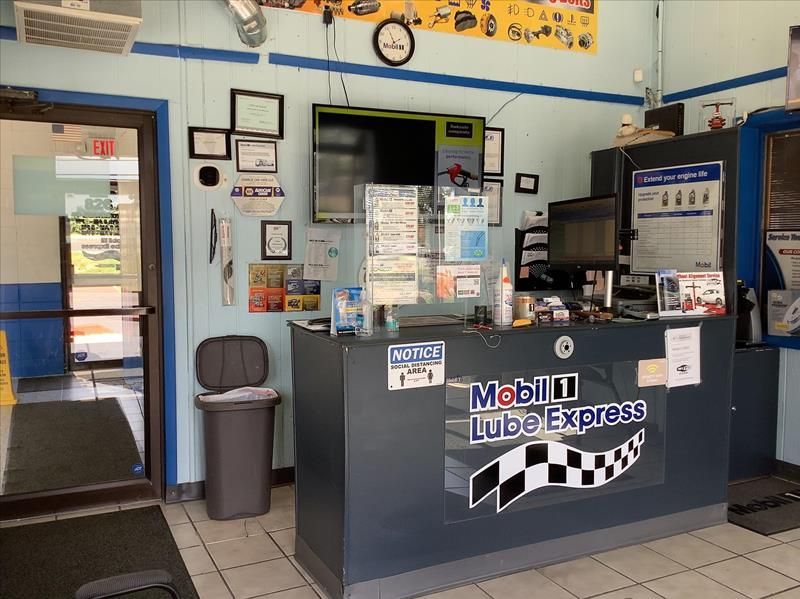 Service Reception - Mobil 1 Lube Express