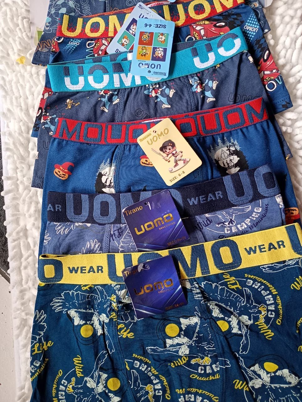 Pila de calzoncillos bóxer azules con cintura