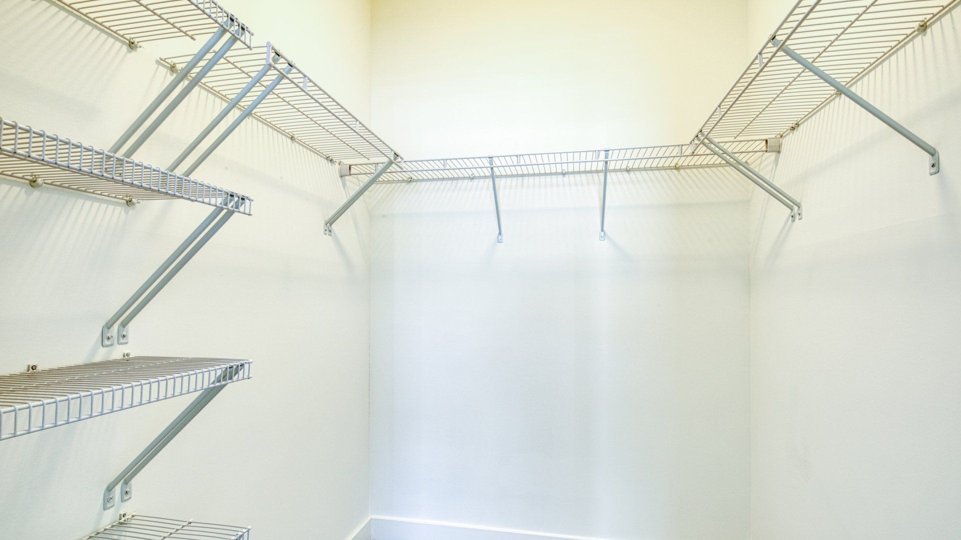 roseman bedroom closet