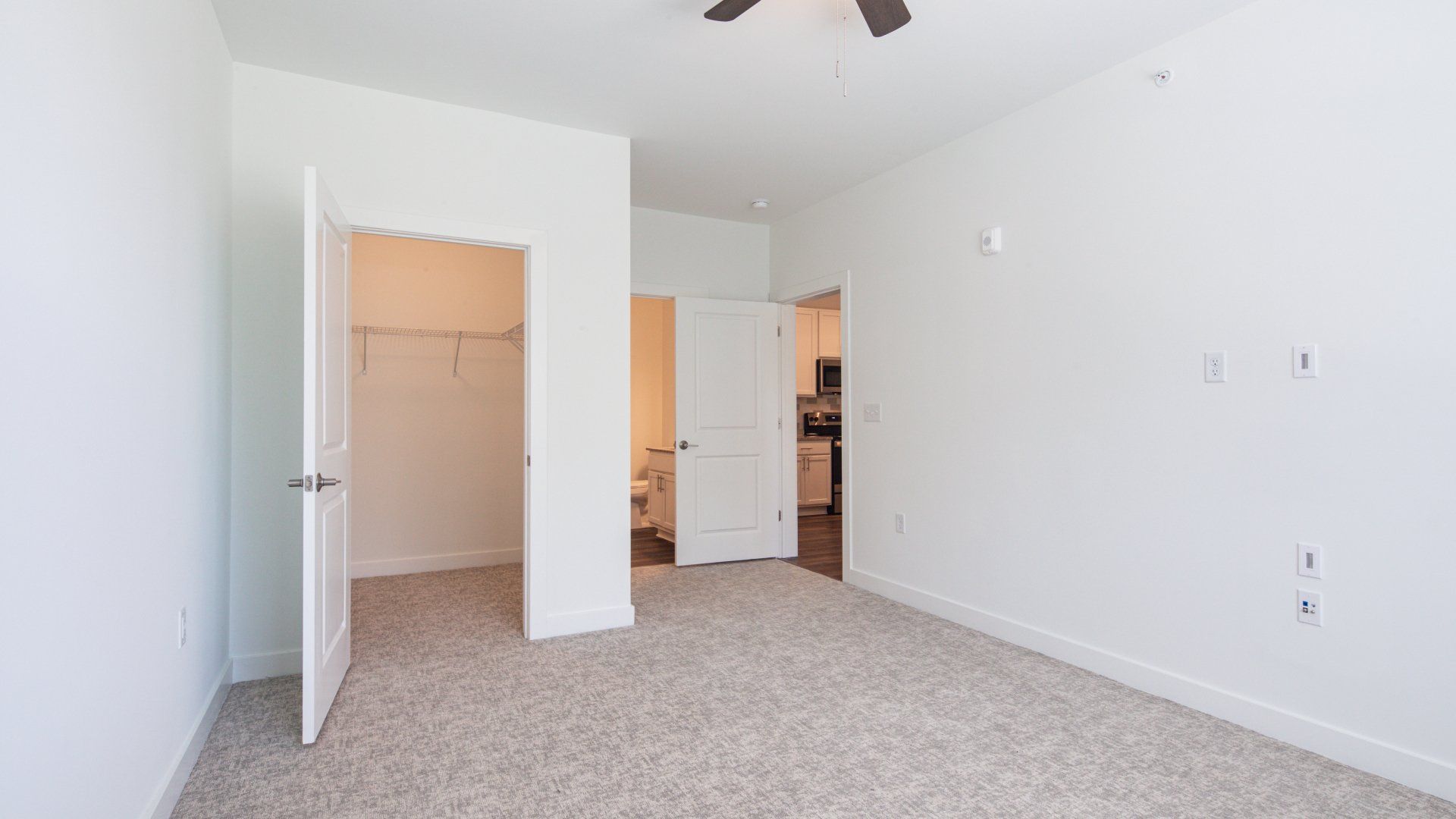 rio grande washer bedroom with closet
