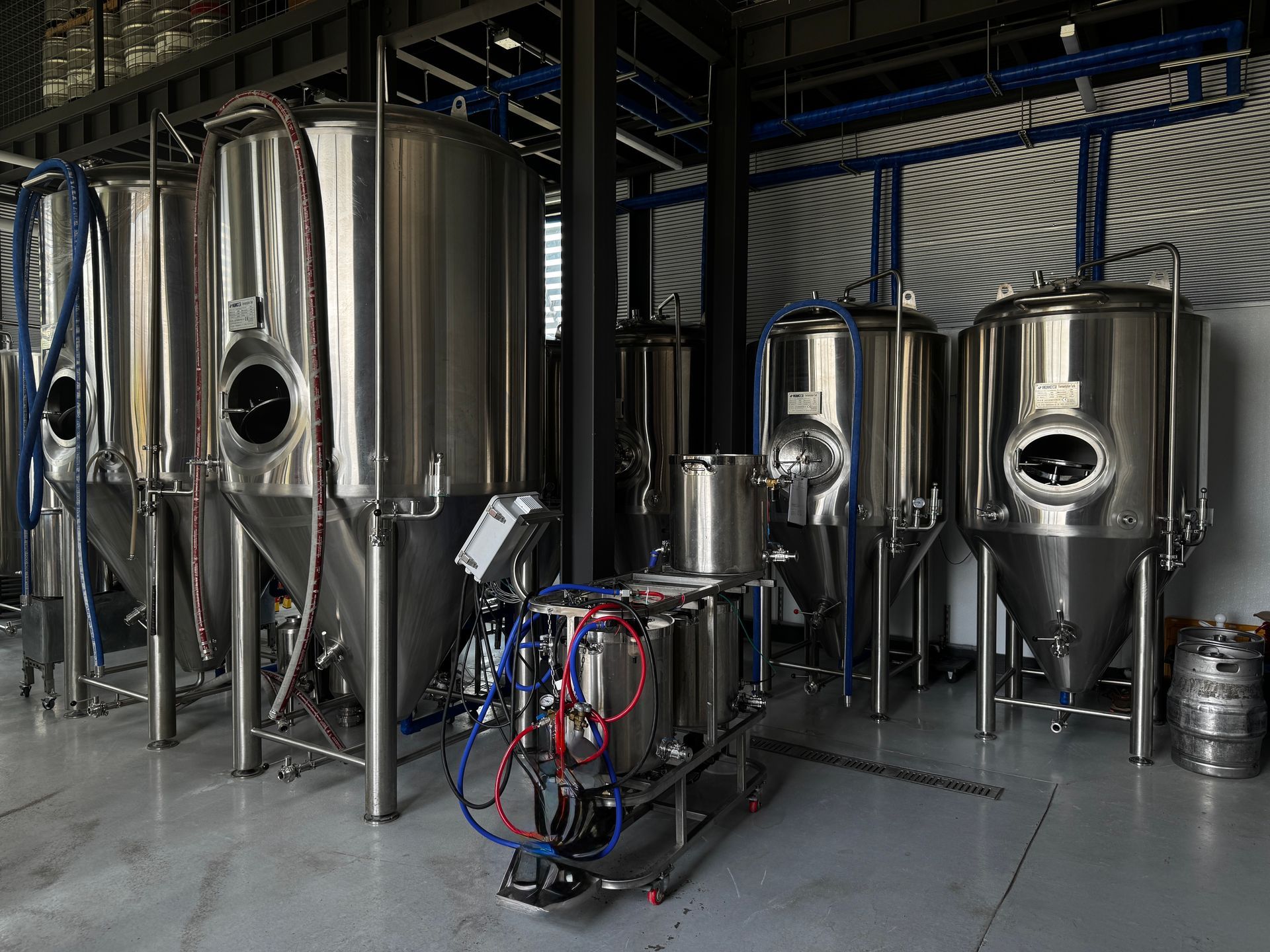 A 3d model of a brewery with lots of tanks