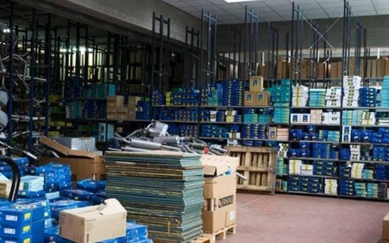 Fornitura di ricambi per auto e camion