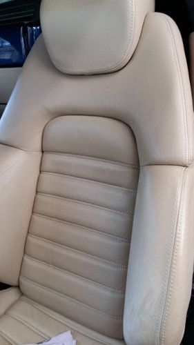 postazione guidatore beige - vista angolare