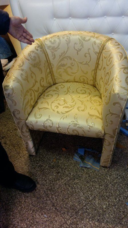 poltrona in tessuto colorato