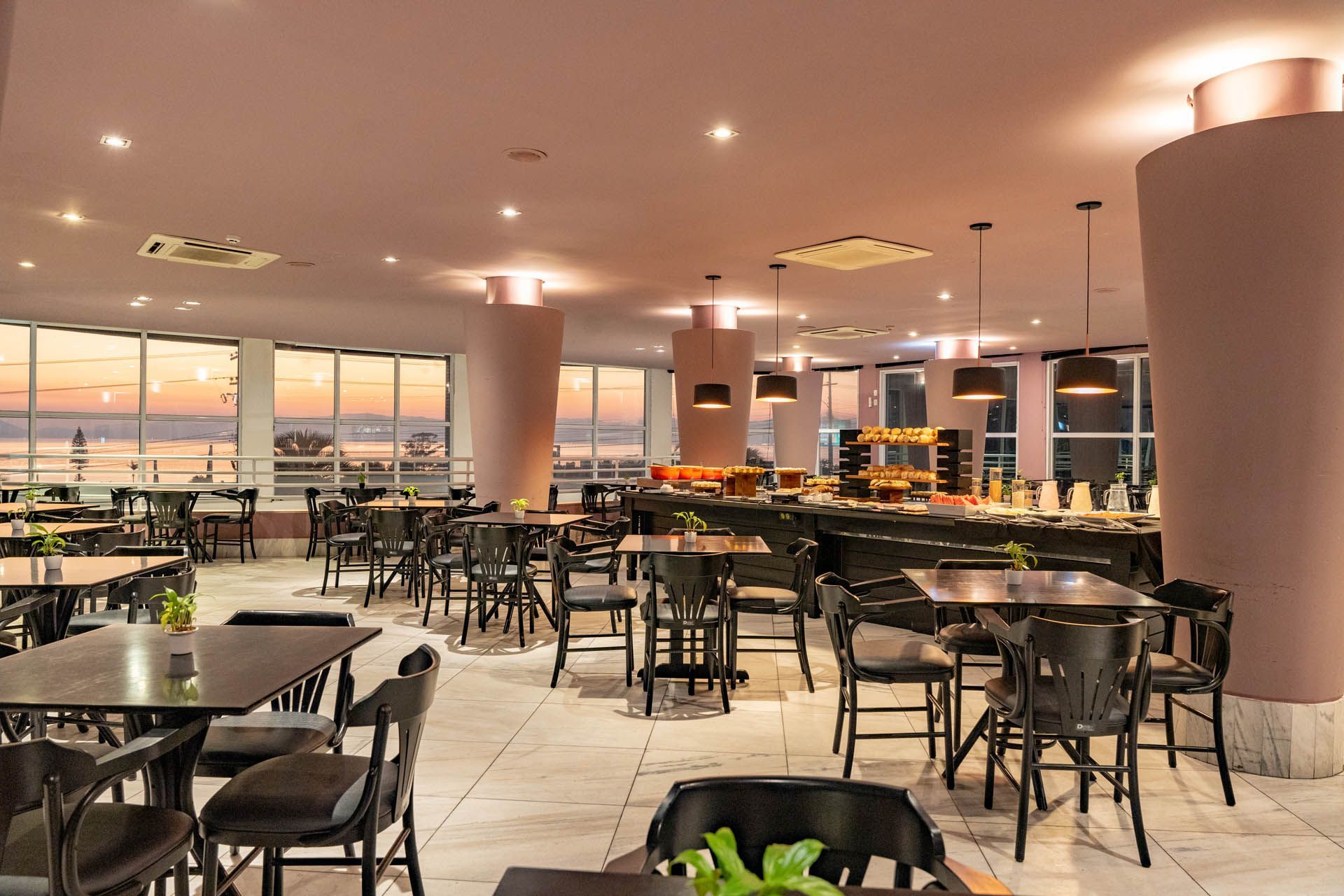 Favorita Golden Hotel & Eventos