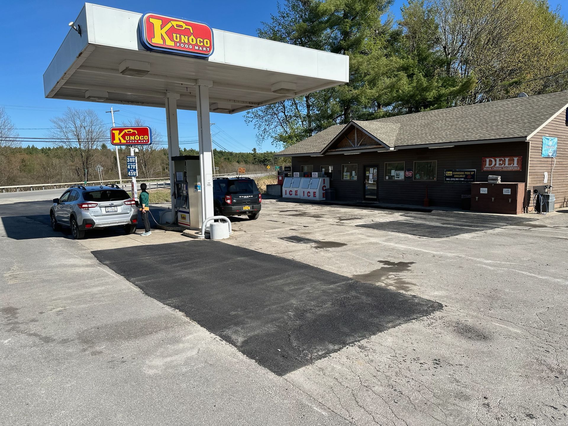 A gas station with cars parked in front of it