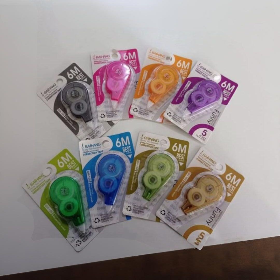 Un montón de cinta correctora de 6 m en diferentes colores.