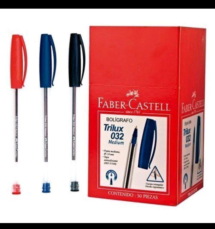 Caja de bolígrafos Faber-Castell Trilux 032, con bolígrafos individuales en rojo, azul y negro.