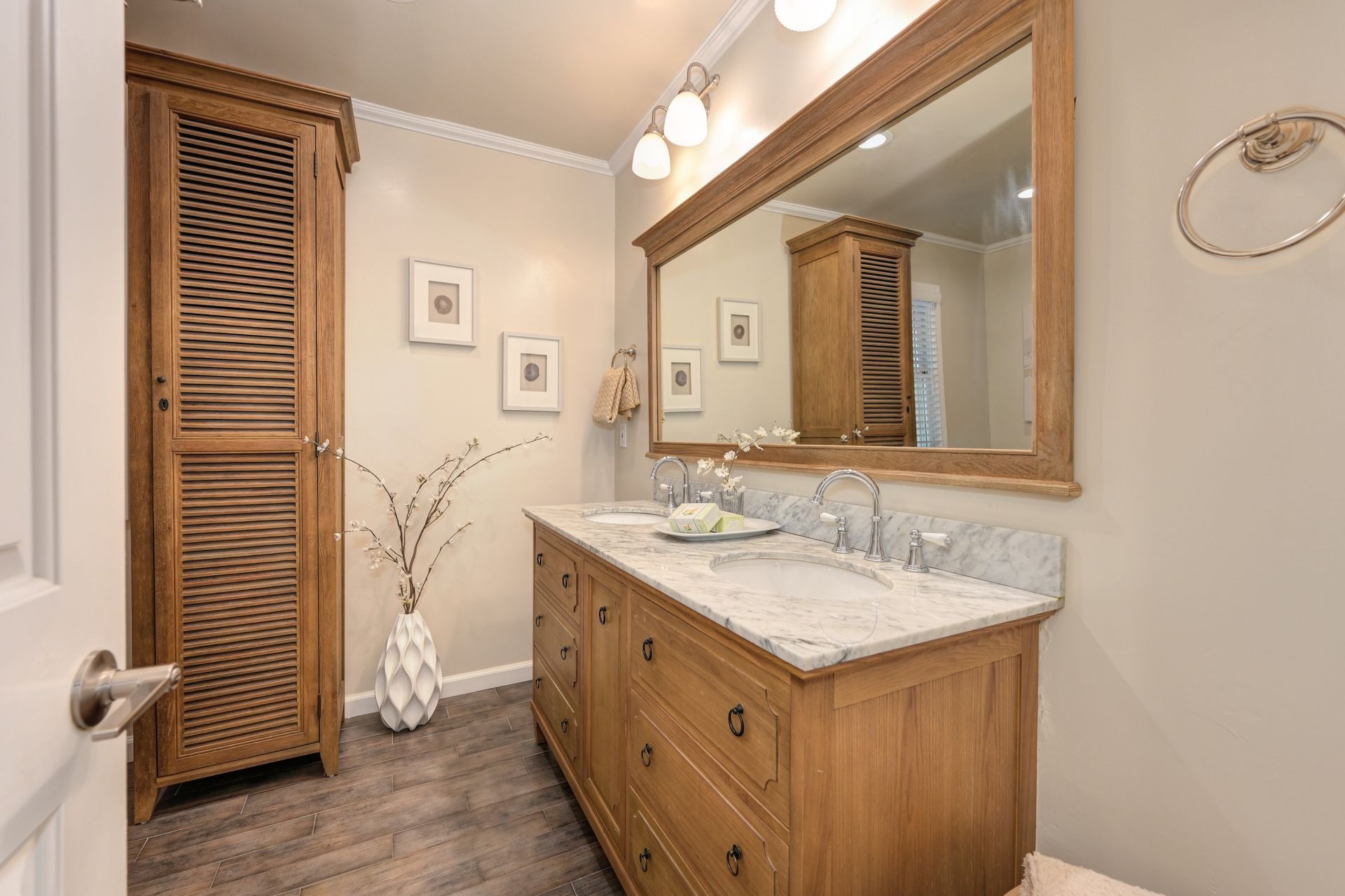 A bathroom with two sinks and a large mirror. Locate Your Dream Home with Premier Listing Agent in East Sac, Rich Cazneaux