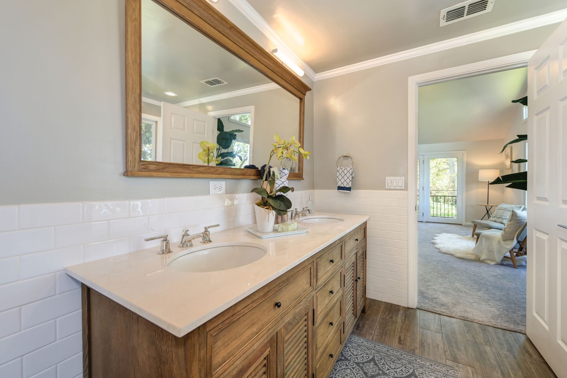 A bathroom with a his & hers sink and a large mirror. Rich Cazneaux, Helps You Buy a House in East Sacramento, CA
