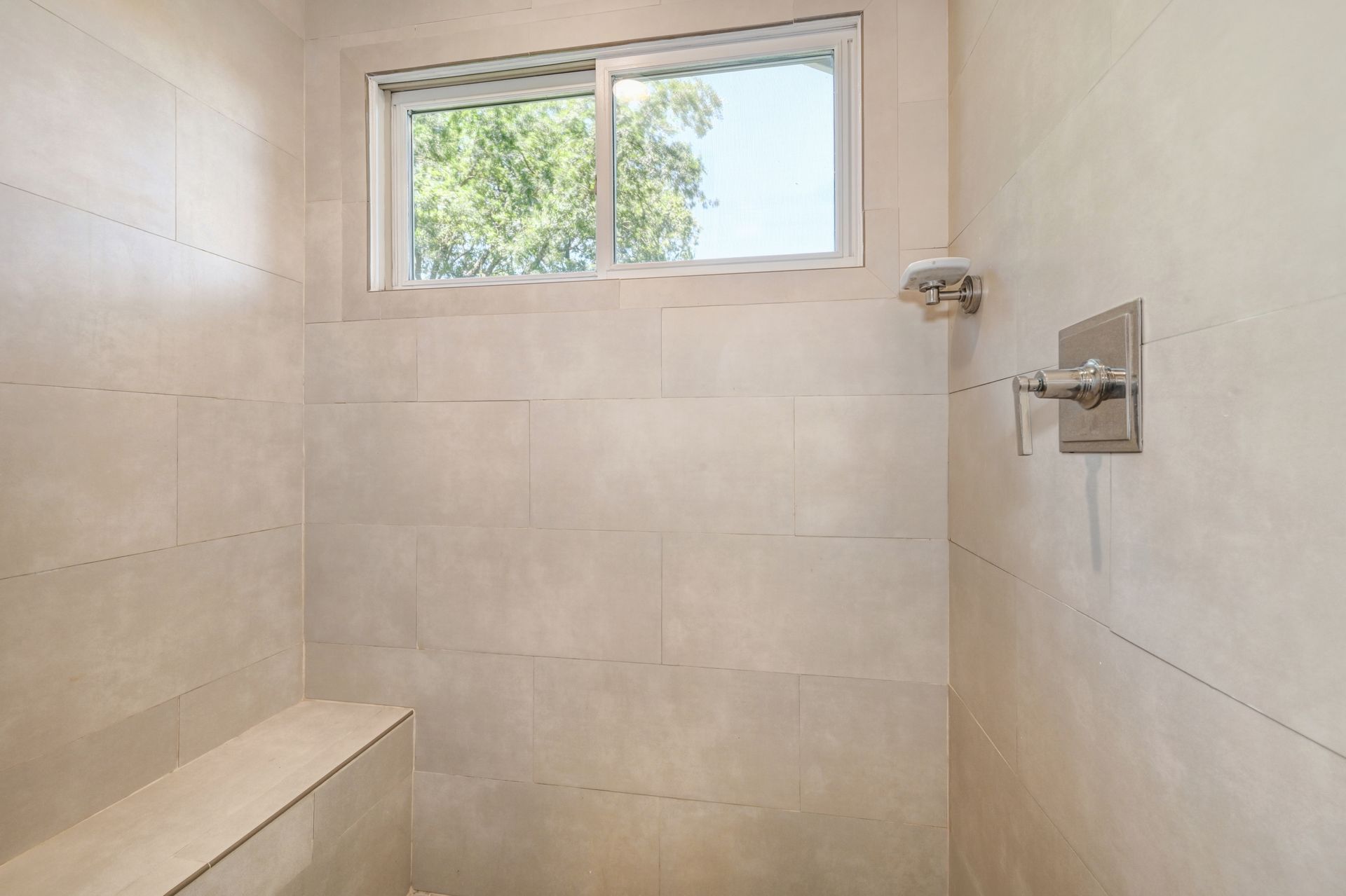 A bathroom with a walk in shower | Search for the best listing agent in East Sac with Rich Cazneaux Real Estate Group