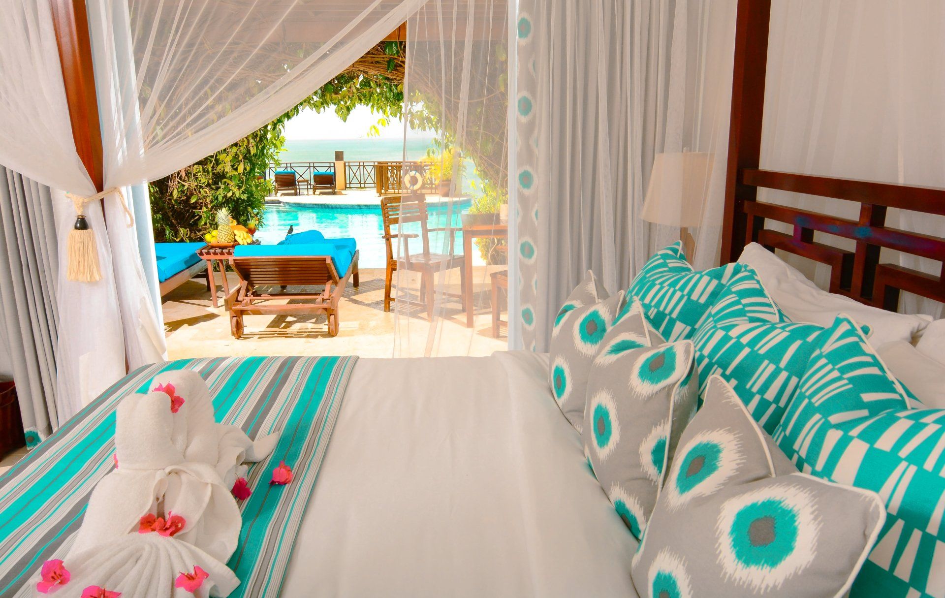 Swim-up Jr. Suites - Calabash Cove Resort & Spa St. Lucia